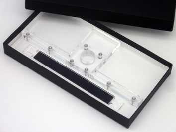 ズレない印矩Ｔ型,軽く押さえるだけで正確に固定でき、緩めると滑らかに位置調整が可能な独自のスリット構造により、安定性と作業効率を両立した印矩「スリット印矩・Ｔ型」,NonSlipInkuTtype